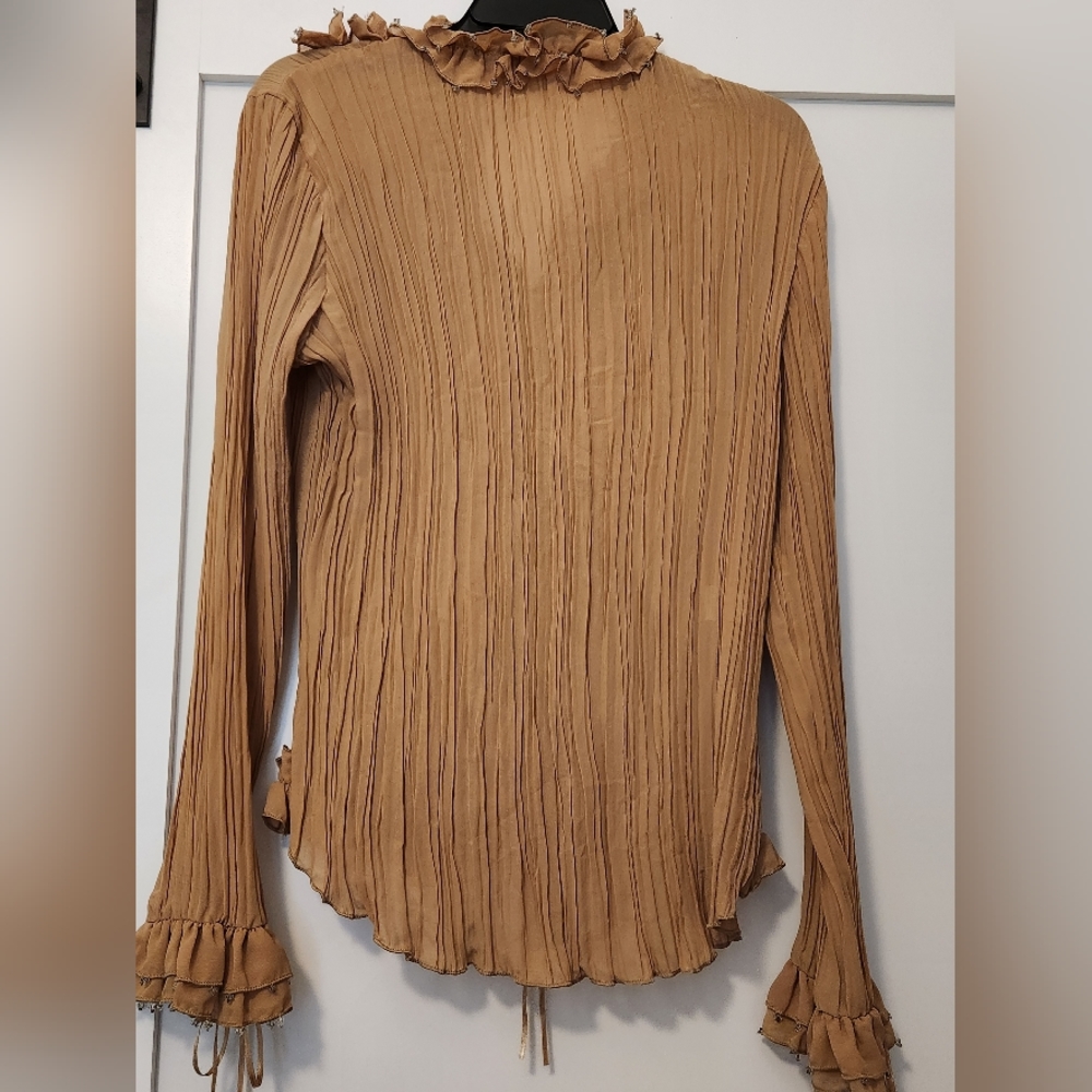 Pretty Angel Ruffle Blouse - Picture 2 of 11